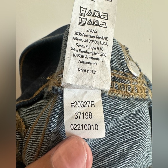 NWOT SPANX Smoothing Flare Jeans in Midnight Size Medium - Picture 8 of 9